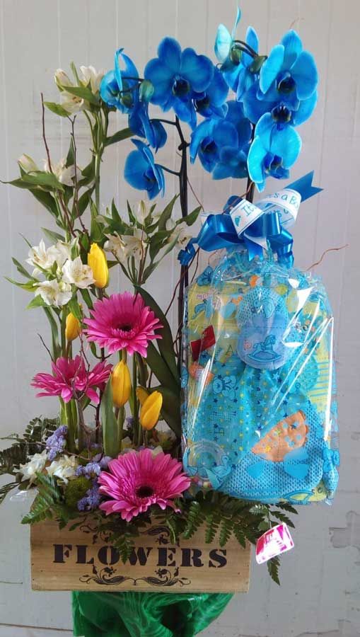 arreglo floral en caja de madera