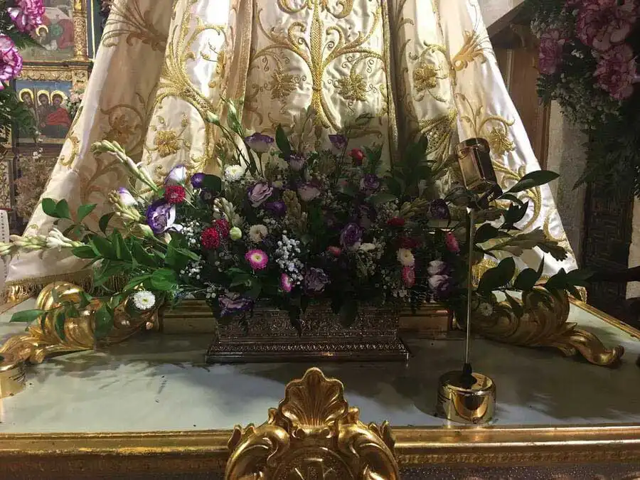 flores y Virgen 