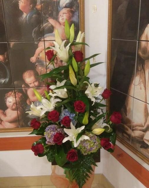 Floristería Hedu ramo con base metálica