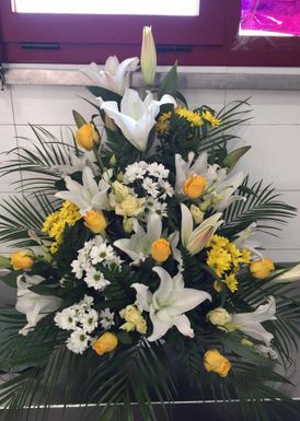 ramo funerario amarillo y blanco